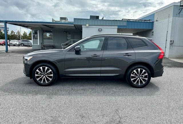 2025 Volvo XC60 B5 Plus photo 2