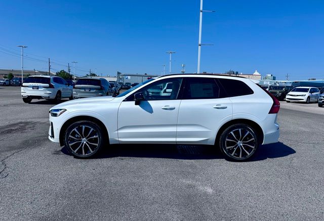 2025 Volvo XC60 B5 Plus photo 3