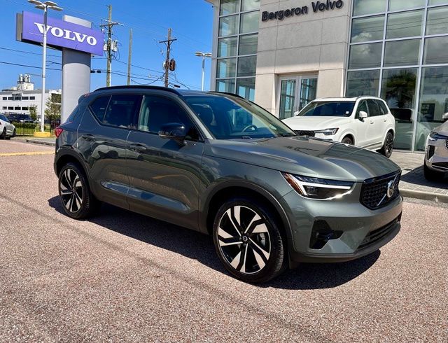 2026 Volvo XC40 B5 Ultra
