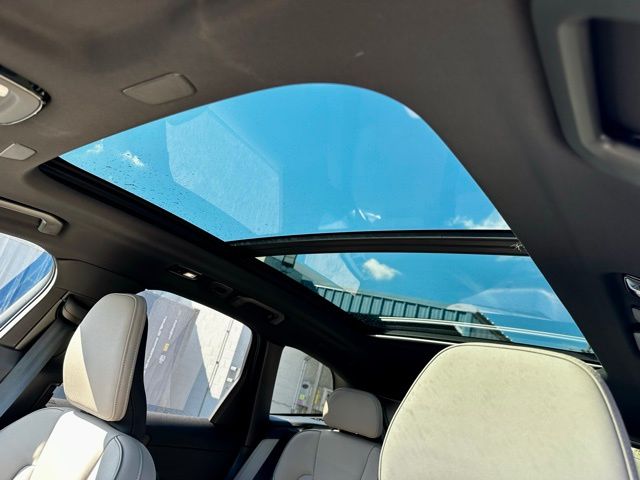 2026 Volvo XC60 Plus - Photo 35