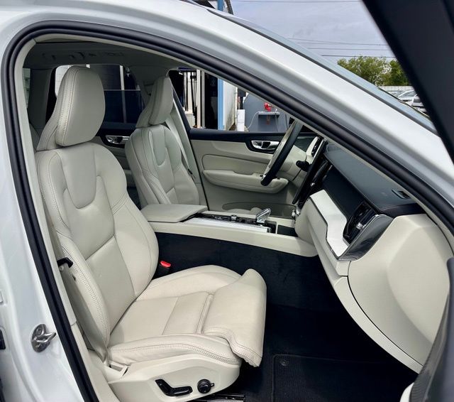 2026 Volvo XC60 Ultra - Photo 18