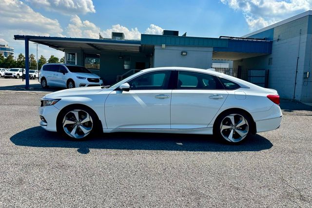2018 Honda Accord Touring photo 4