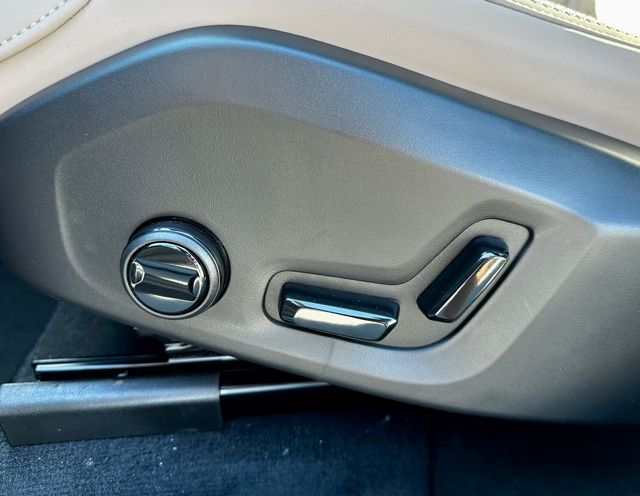 2026 Volvo XC60 Plus - Photo 20