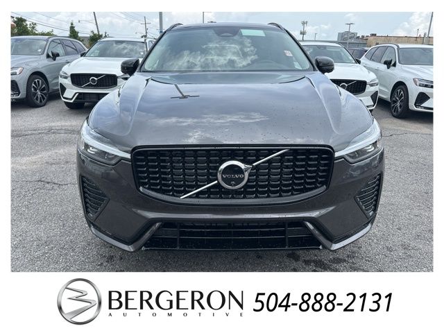 2025 Volvo XC60 B5 Plus photo 2