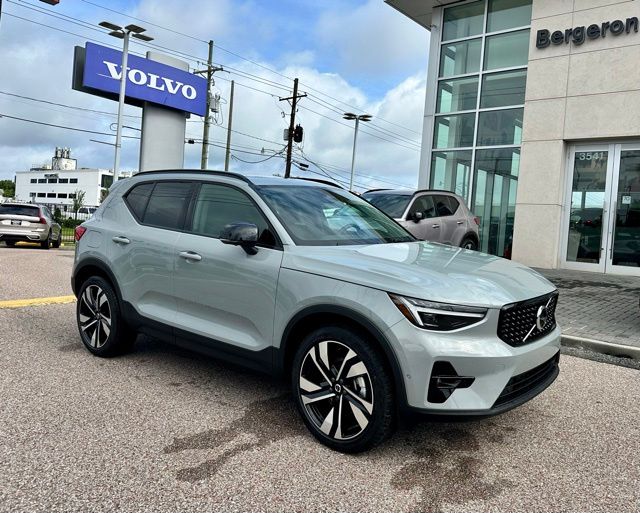 2026 Volvo XC40 B5 Ultra Dark AWD's photo