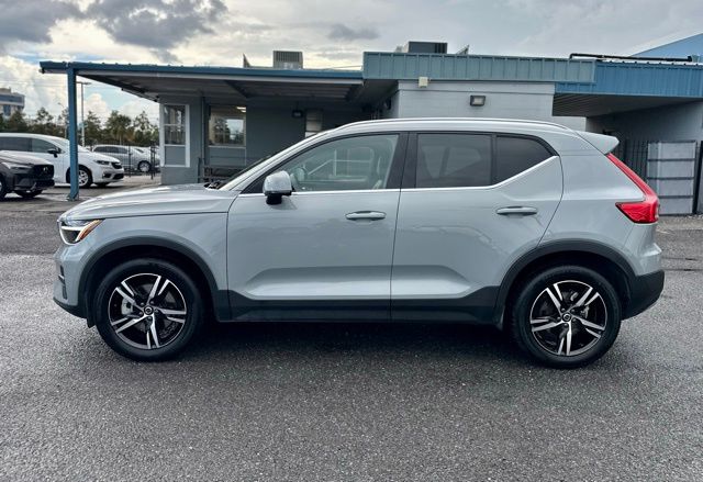 2025 Volvo XC40 Core photo 4