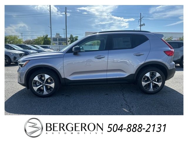 2026 Volvo XC40 Plus photo 3