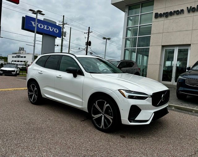 2023 Volvo XC60 B5 Ultimate Dark Theme FWD's photo