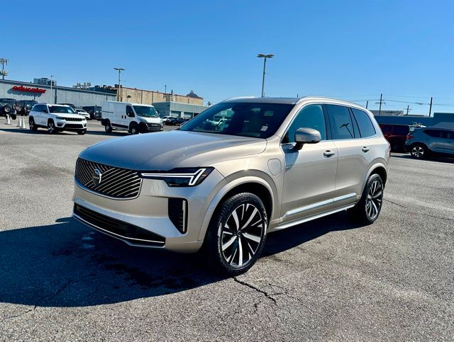 2025 Volvo XC90 T8 Core photo 3