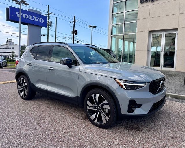 2026 Volvo XC40 B5 Ultra