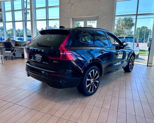 2025 Volvo XC60 B5 Plus photo 3
