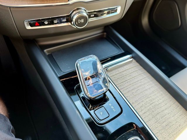2026 Volvo XC60 Plus - Photo 32