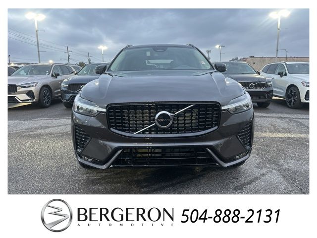 2025 Volvo XC60 B5 Core photo 2