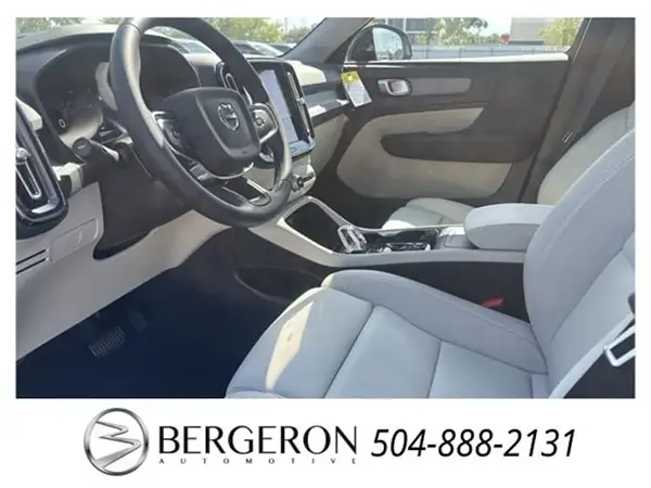 2026 Volvo XC40 front seats