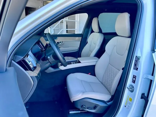 2026 Volvo XC90 front seats