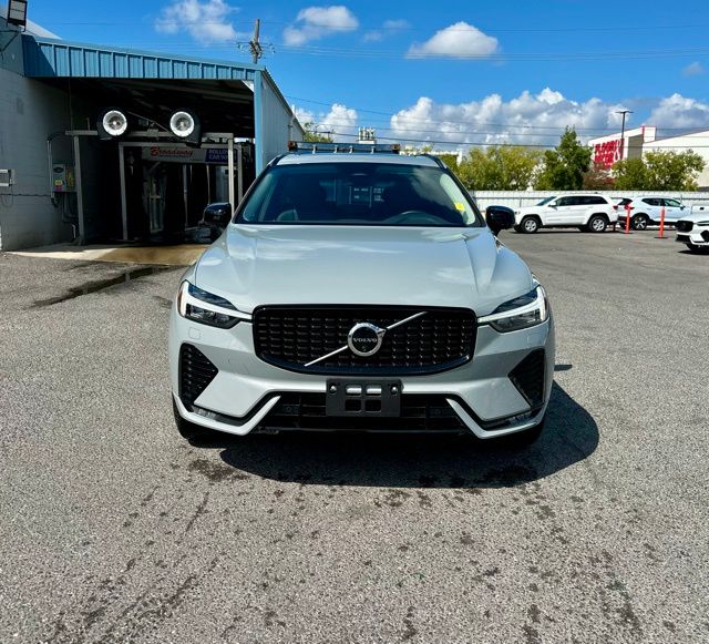 2025 Volvo XC60 B5 Plus photo 2