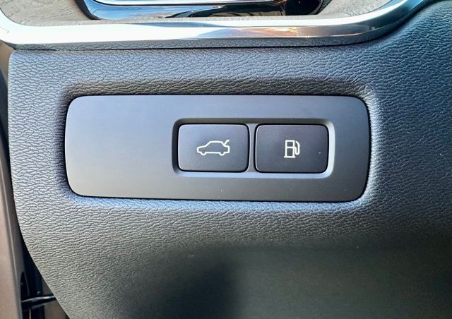 2026 Volvo XC60 Plus - Photo 21