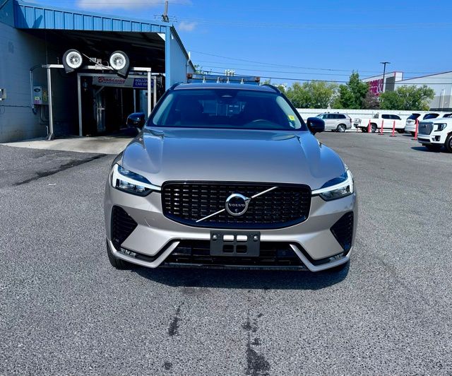 2025 Volvo XC60 B5 Plus photo 2