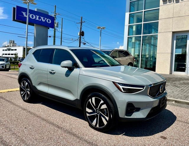 2024 Volvo XC40 B5 Ultimate Bright