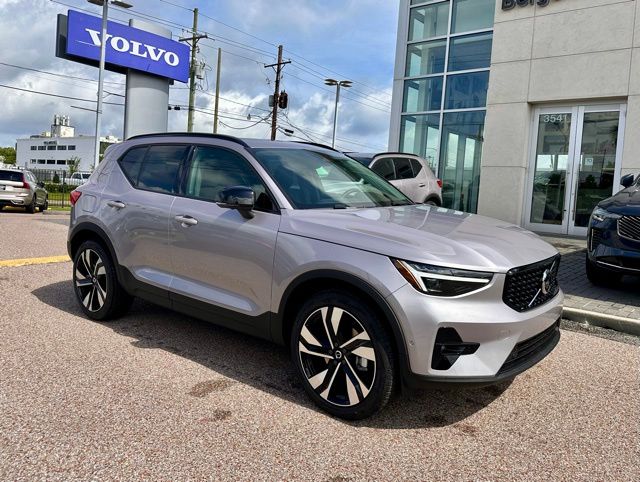 2026 Volvo XC40 B5 Plus Dark AWD's photo