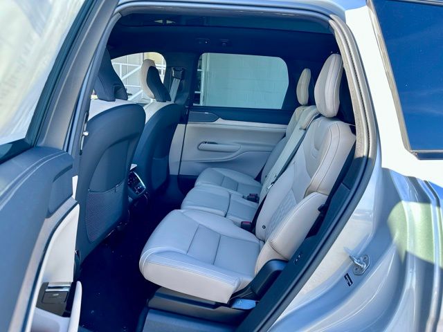 2025 Volvo EX90 Plus - Photo 21