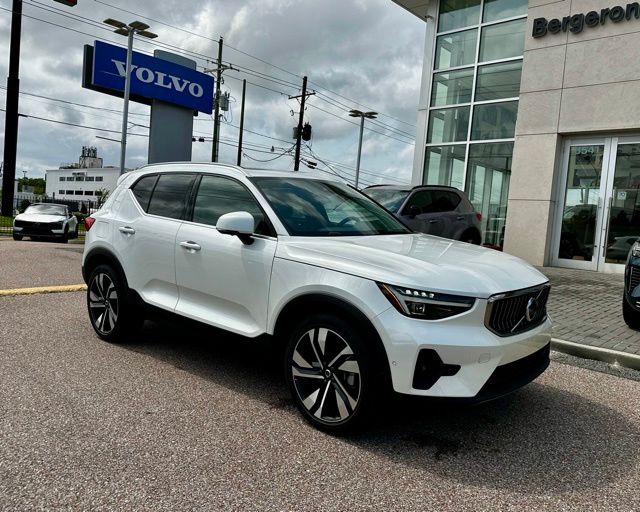2023 Volvo XC40 B5 Ultimate Bright AWD's photo