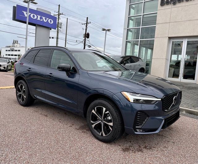 2026 Volvo XC60 B5 Core Dark AWD's photo
