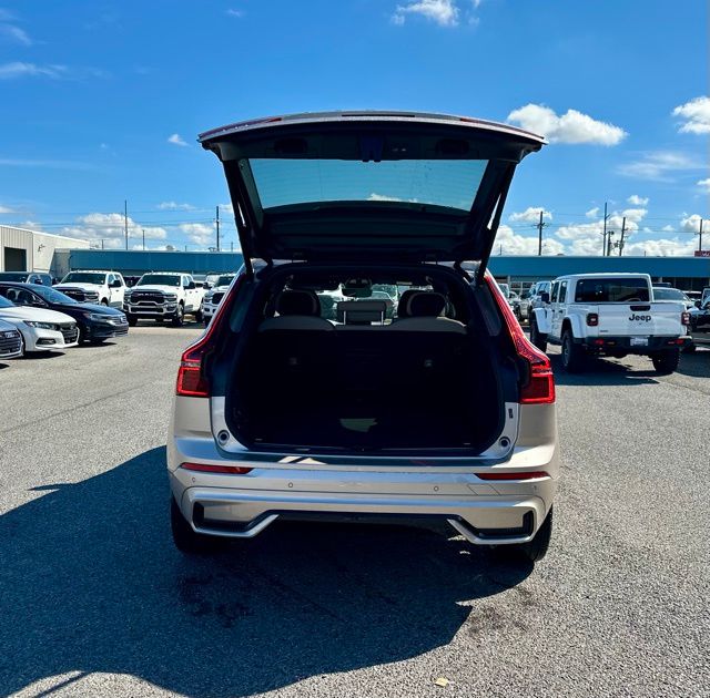 2026 Volvo XC60 Plus - Photo 9