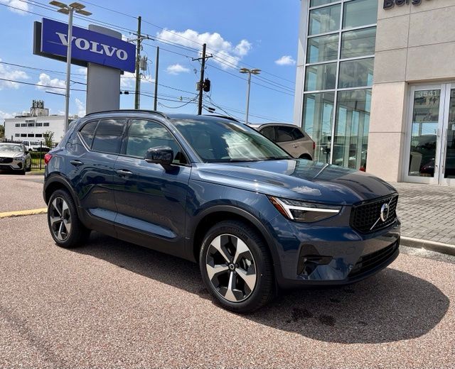 2026 Volvo XC40 B4 Plus
