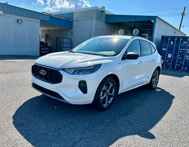 2023 Ford Escape ST-Line photo 2