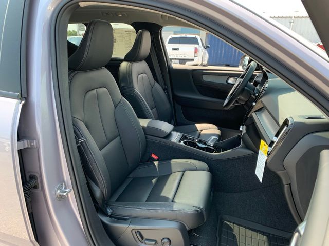 2026 Volvo XC40 Plus - Photo 17