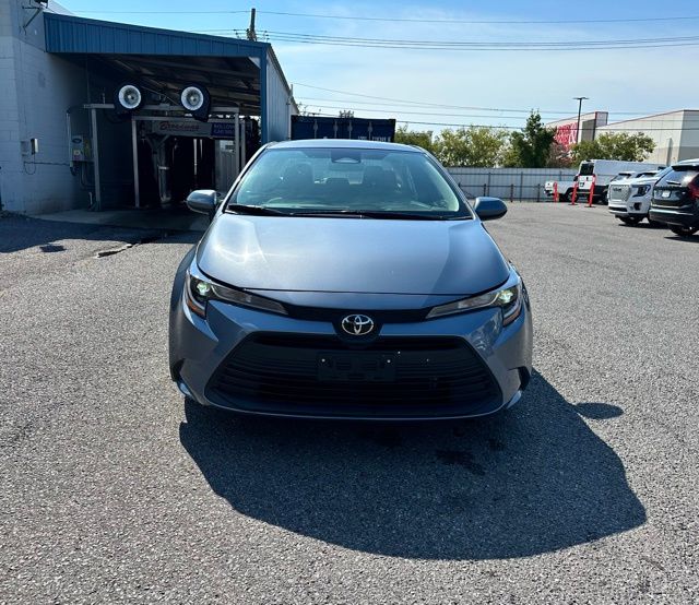 2023 Toyota Corolla LE photo 2