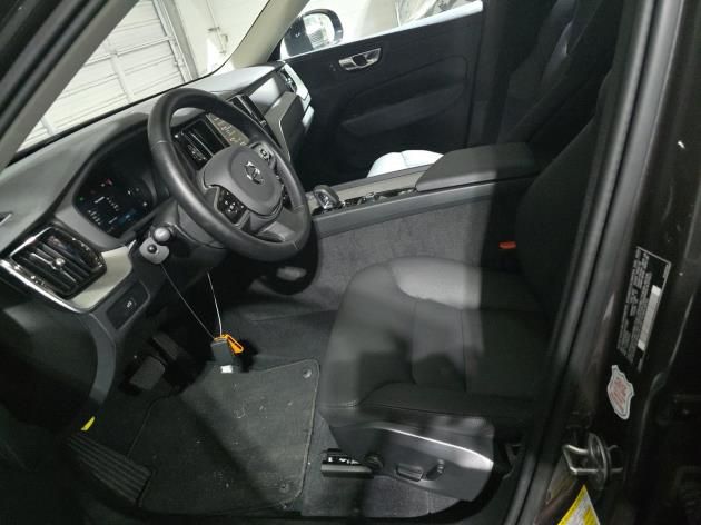 2025 Volvo XC60 B5 Plus photo 2