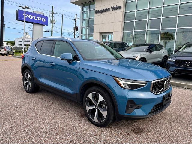 2025 Volvo XC40 B5 Plus Bright AWD's photo
