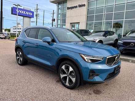 2025 Volvo XC40 B5 Plus Bright Theme SUV
