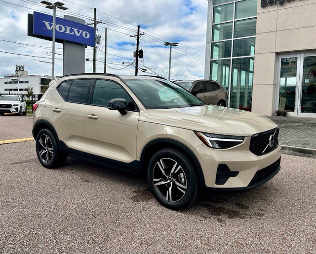 2026 Volvo XC40 Core
