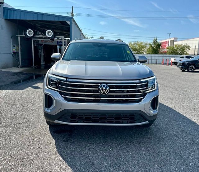 2024 Volkswagen Atlas SE Technology photo 2