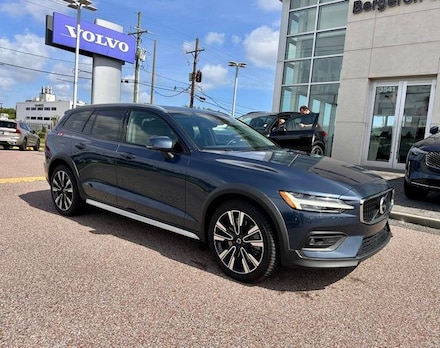 2023 Volvo V60 Cross Country B5 AWD Ultimate Wagon
