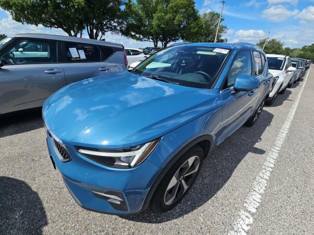 2025 Volvo XC40 B5 Plus Bright AWD's photo