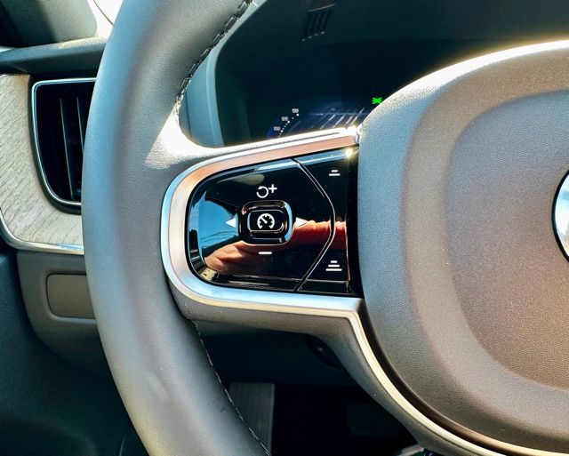 2026 Volvo XC60 Plus - Photo 24