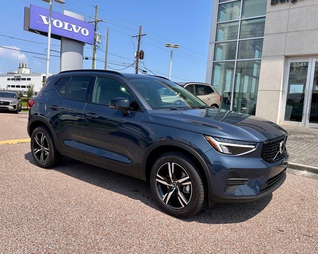 2026 Volvo XC40 B5 Core