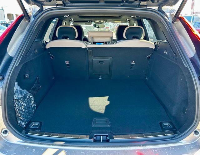 2026 Volvo XC60 Plus - Photo 11