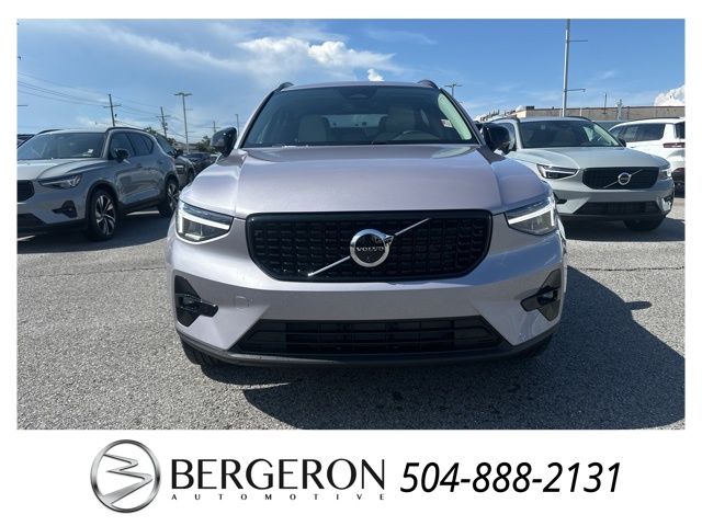 2026 Volvo XC40 Plus photo 2