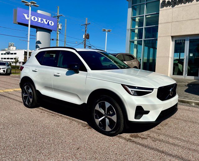 2026 Volvo XC40 Core