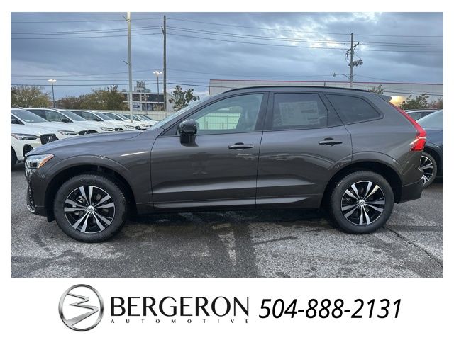 2025 Volvo XC60 B5 Core photo 3