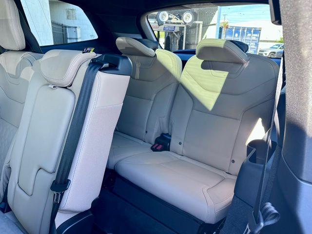 2025 Volvo EX90 Plus - Photo 23