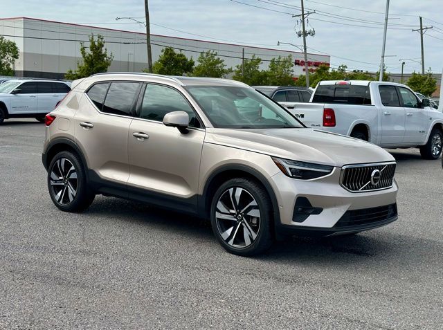 2024 Volvo XC40 B5 Plus Bright AWD's photo