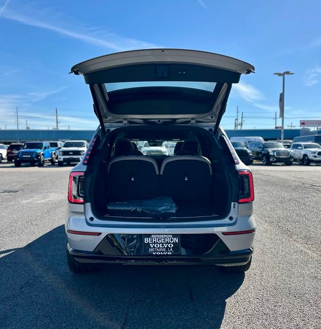 2025 Volvo EX90 Plus - Photo 9
