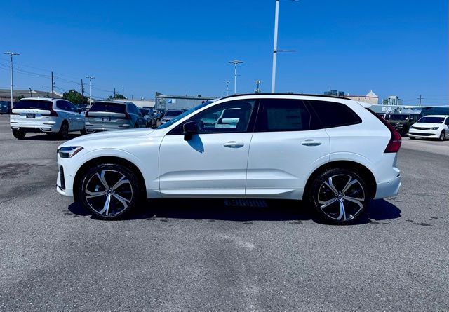 2025 Volvo XC60 B5 photo 4