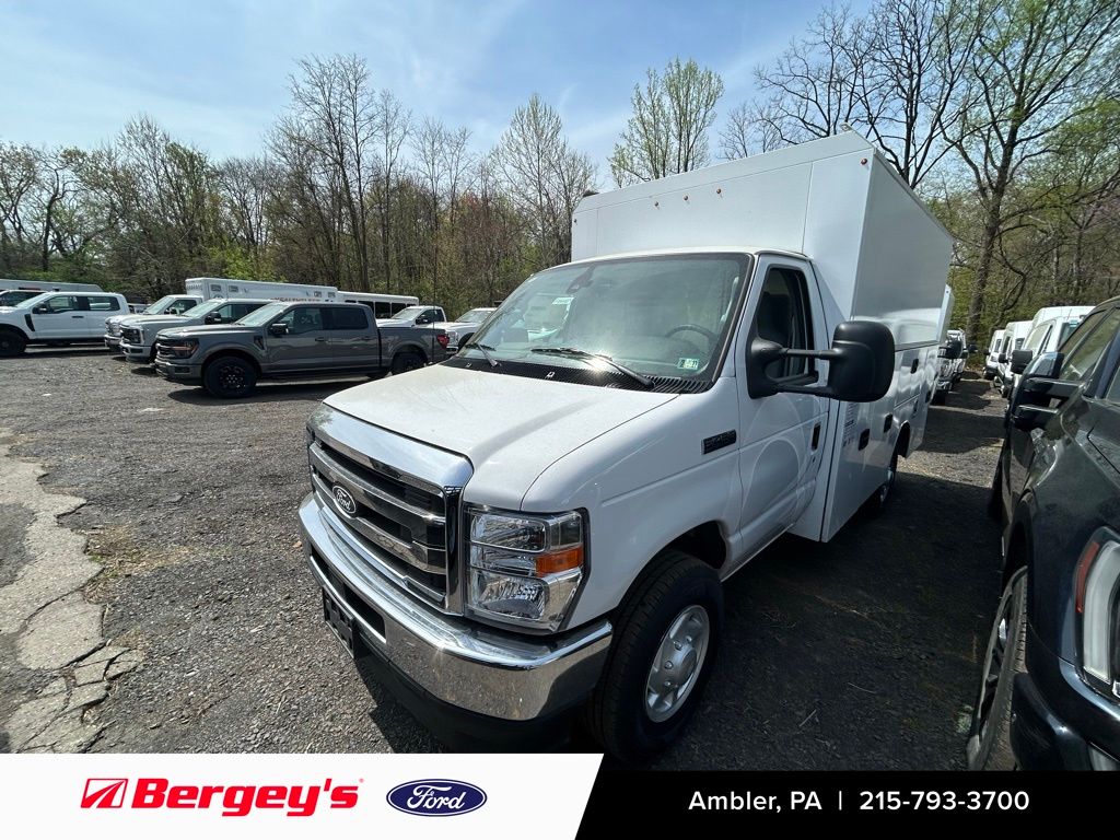 2027 Ford E-Series SRW E-350 Super Duty 138 in WB's photo